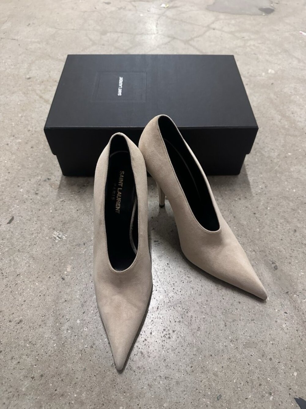 Saint Laurent Nico Pump Heels Cream Suede - Picture 5 of 10